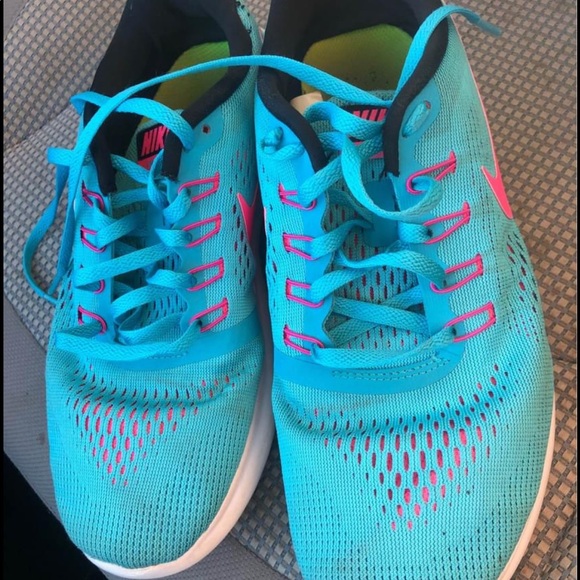 Nike shoes - Picture 2 of 4